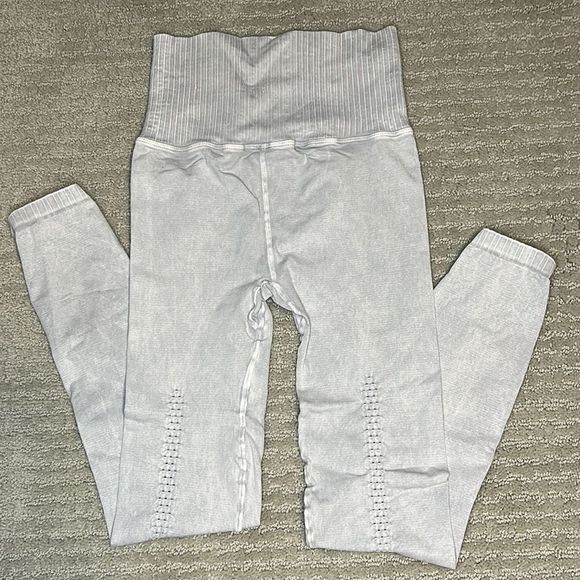 FREE PEOPLE | NWOT High-Rise 7/8 Length Good Karma Leggings in Ice Grey * - Picture 6 of 6